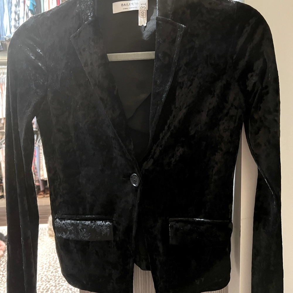 Bailey 44 XS Velvet Cropped Blazer